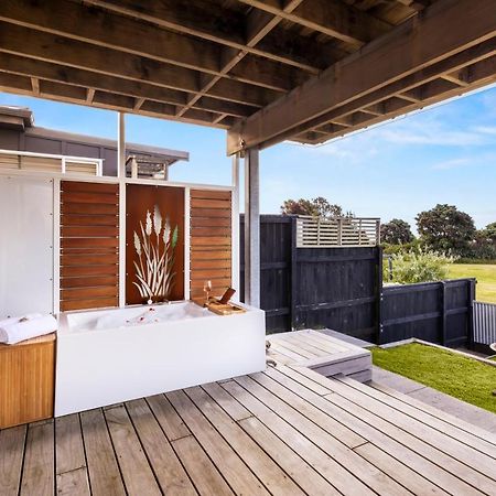 Villa Taranaki Beach House - Great Sea Views à Waitara Extérieur photo