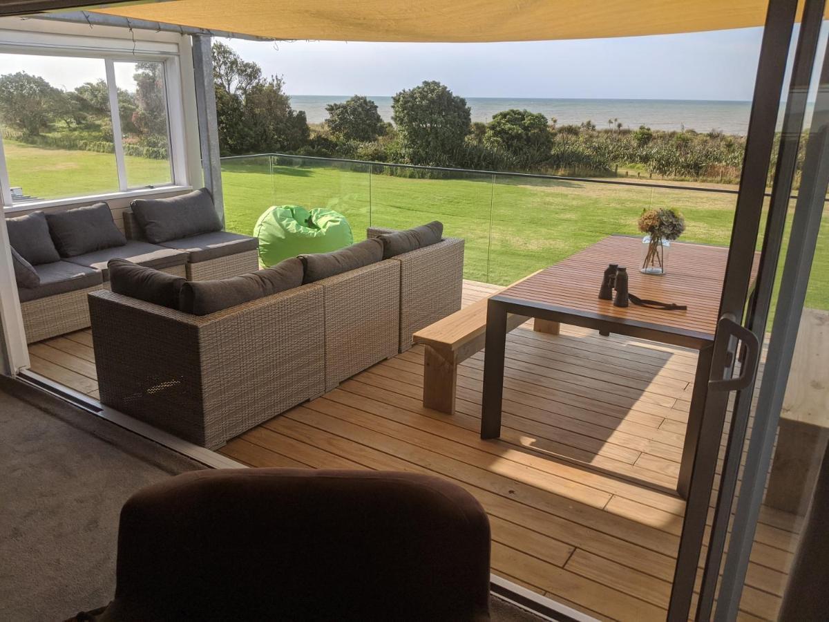 Villa Taranaki Beach House - Great Sea Views à Waitara Extérieur photo