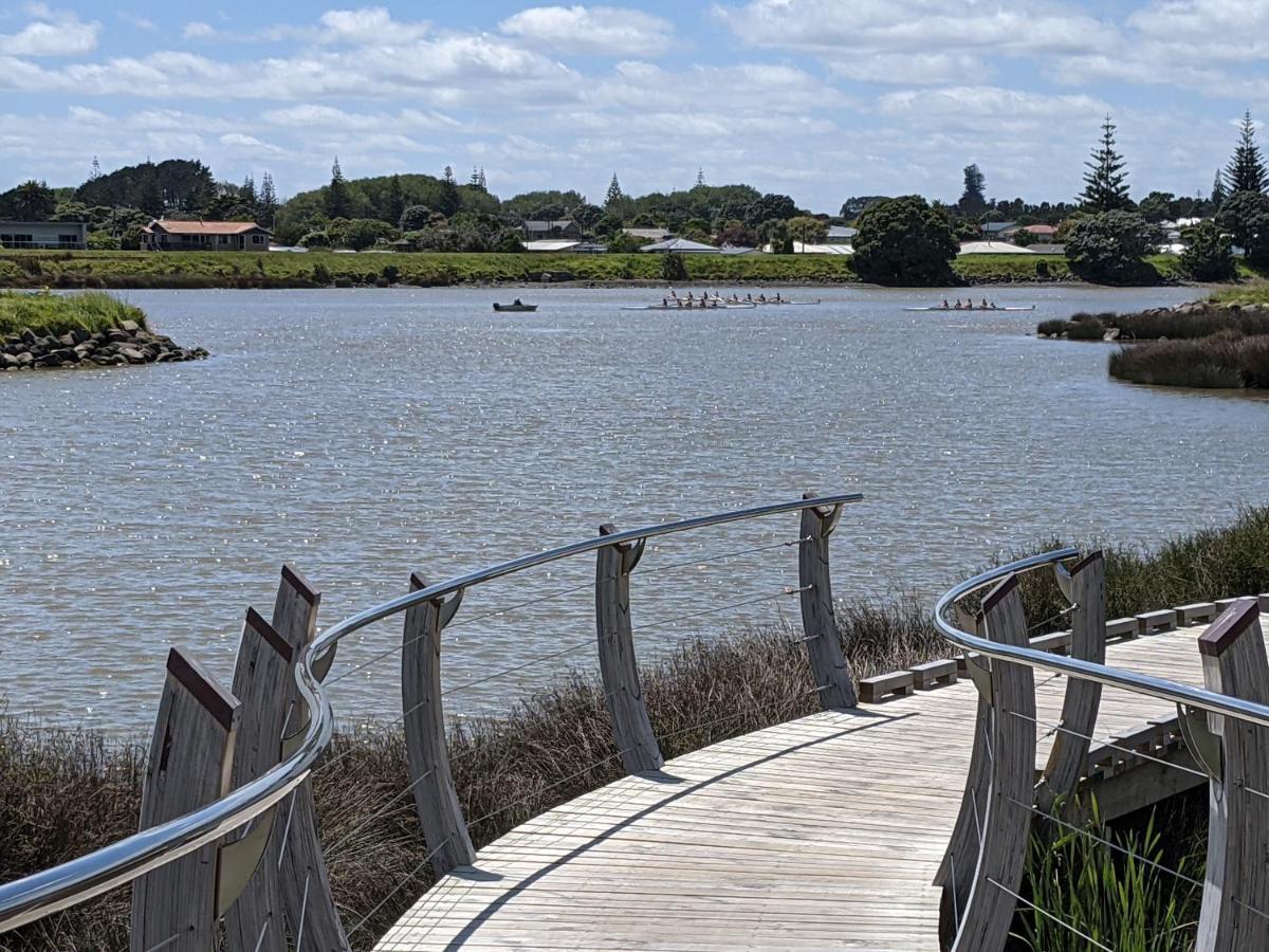 Villa Taranaki Beach House - Great Sea Views à Waitara Extérieur photo