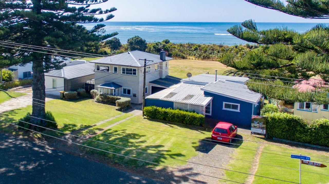 Villa Taranaki Beach House - Great Sea Views à Waitara Extérieur photo