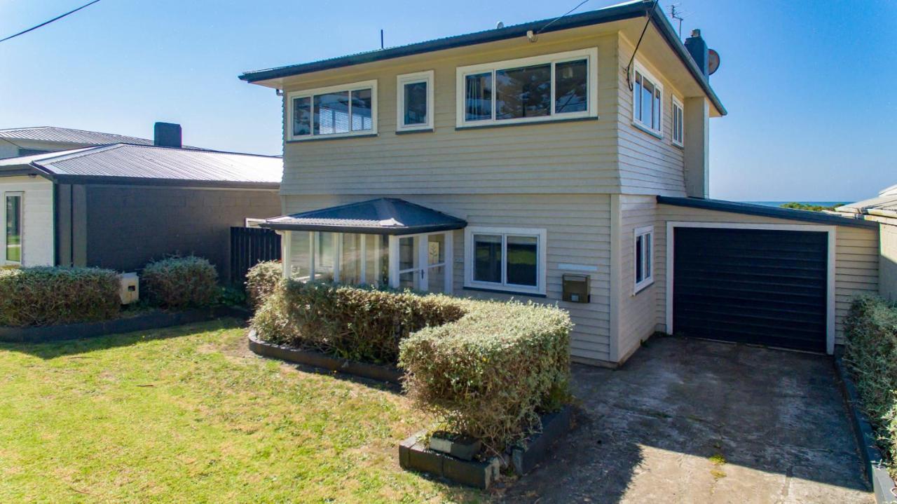 Villa Taranaki Beach House - Great Sea Views à Waitara Extérieur photo